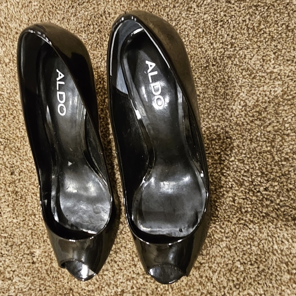 Aldo Black Patent Leather Peep Toe. - Picture 2 of 7